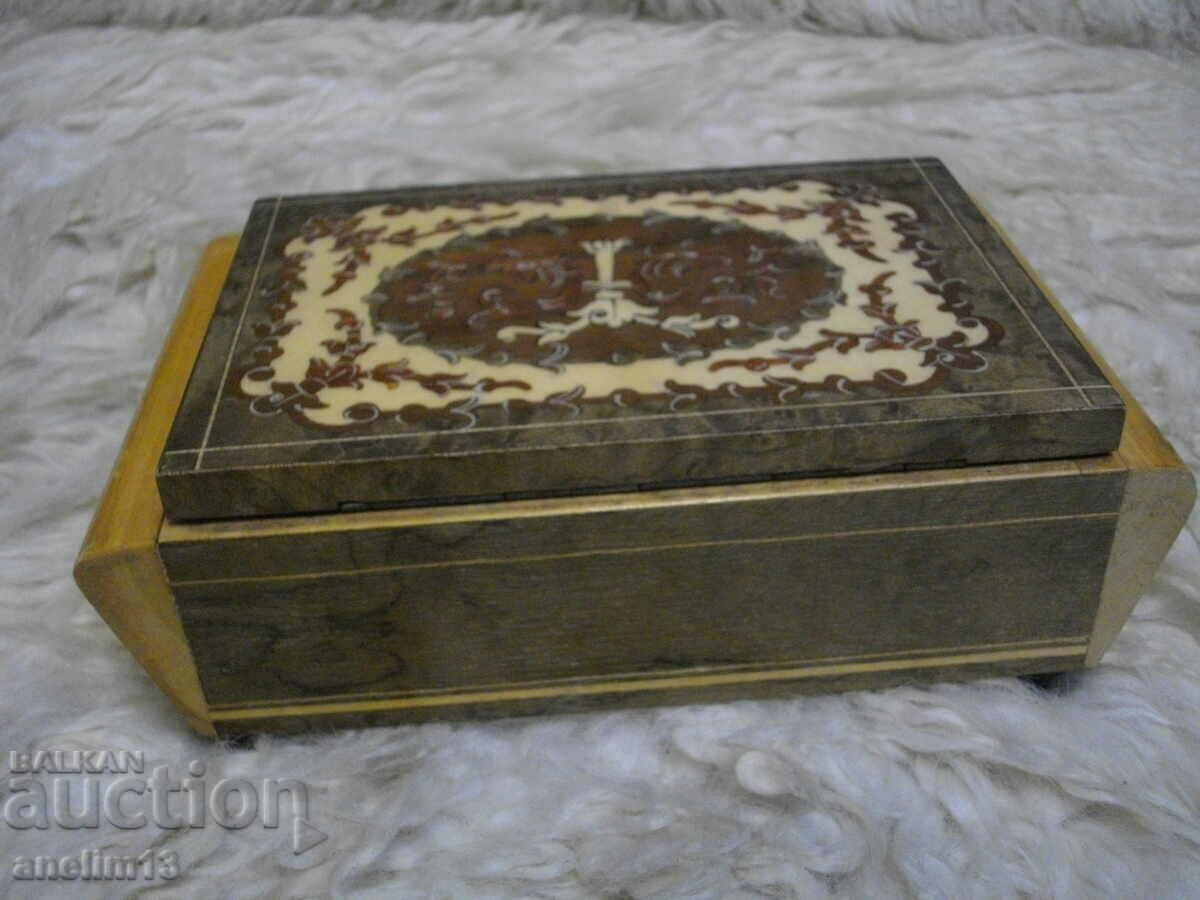 Auction OLD JEWELRY MUSIC BOX Auction OLD JEWELRY MUSIC BOX