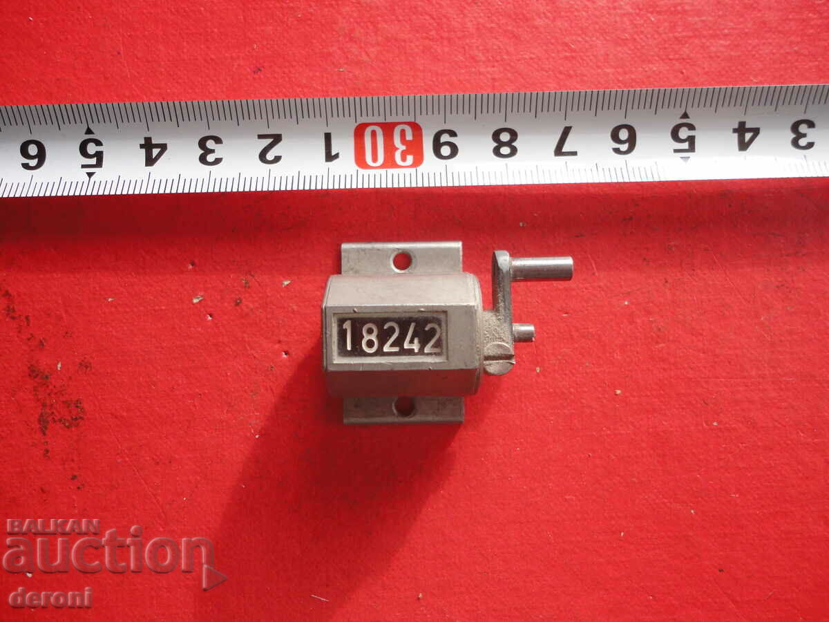 Antique counter device with price 25.00 BGN | € 12.78