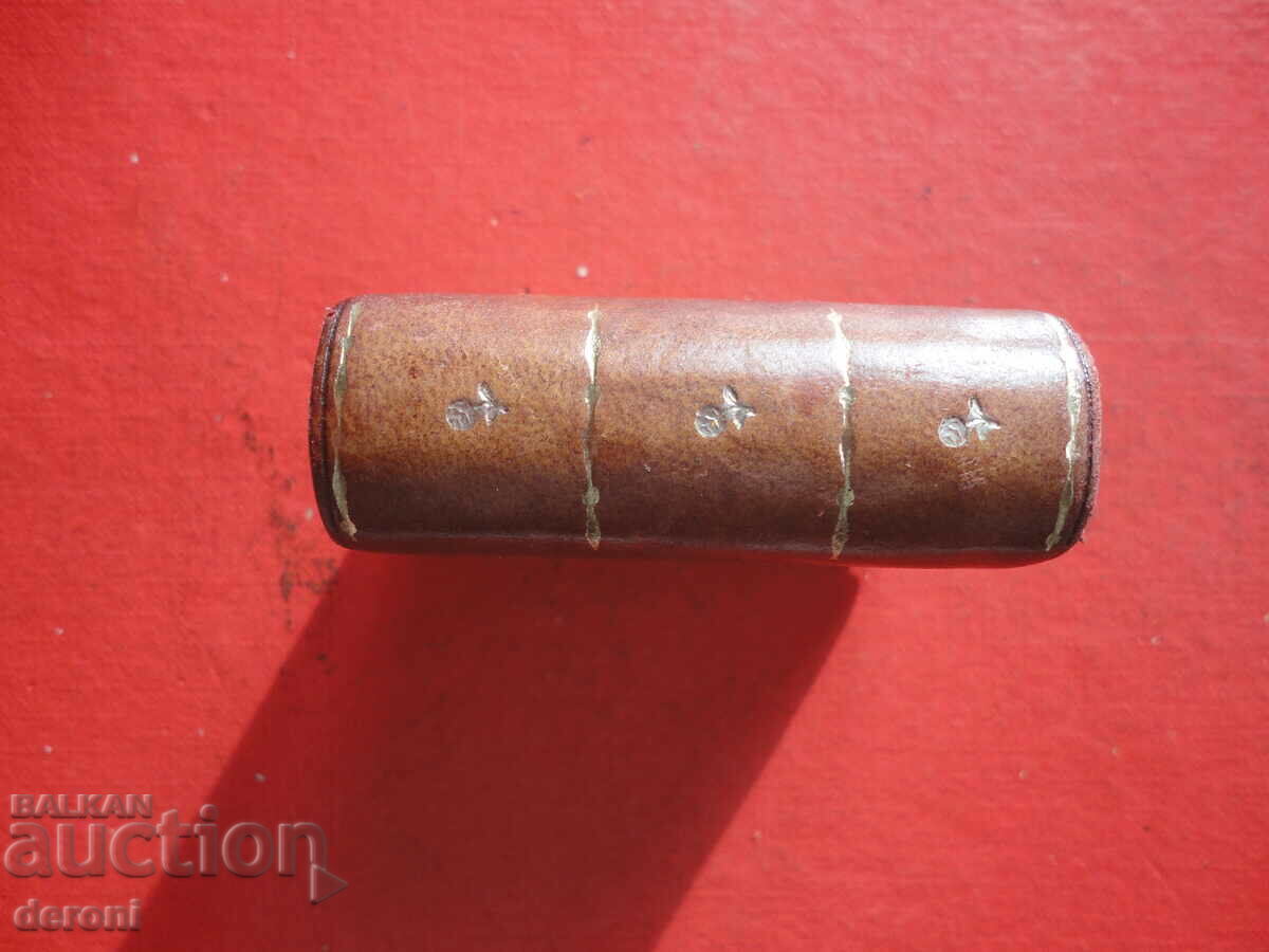 Vintage leather matchbox match holder - 5 Vintage leather matchbox match holder - 5