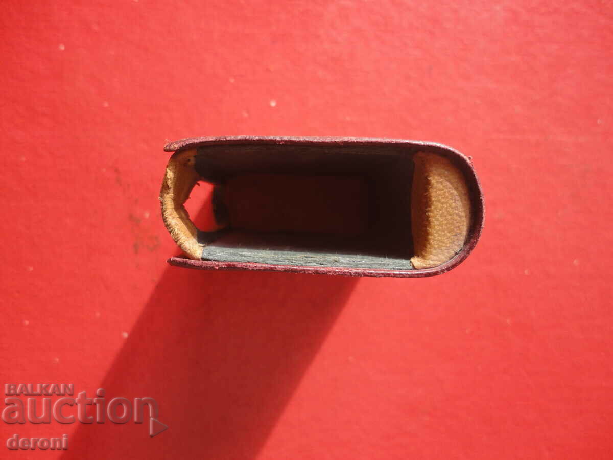 Vintage leather matchbox match holder - 6 Vintage leather matchbox match holder - 6