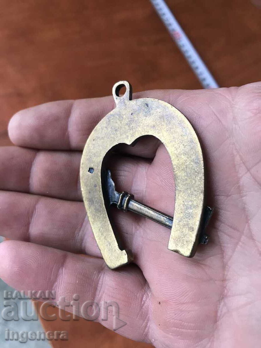 Delivery of PENDANT METAL BRONZE BRASS HORSESHOE KEY LUCKY SOUVENIR Delivery of PENDANT METAL BRONZE BRASS HORSESHOE KEY LUCKY SOUVENIR