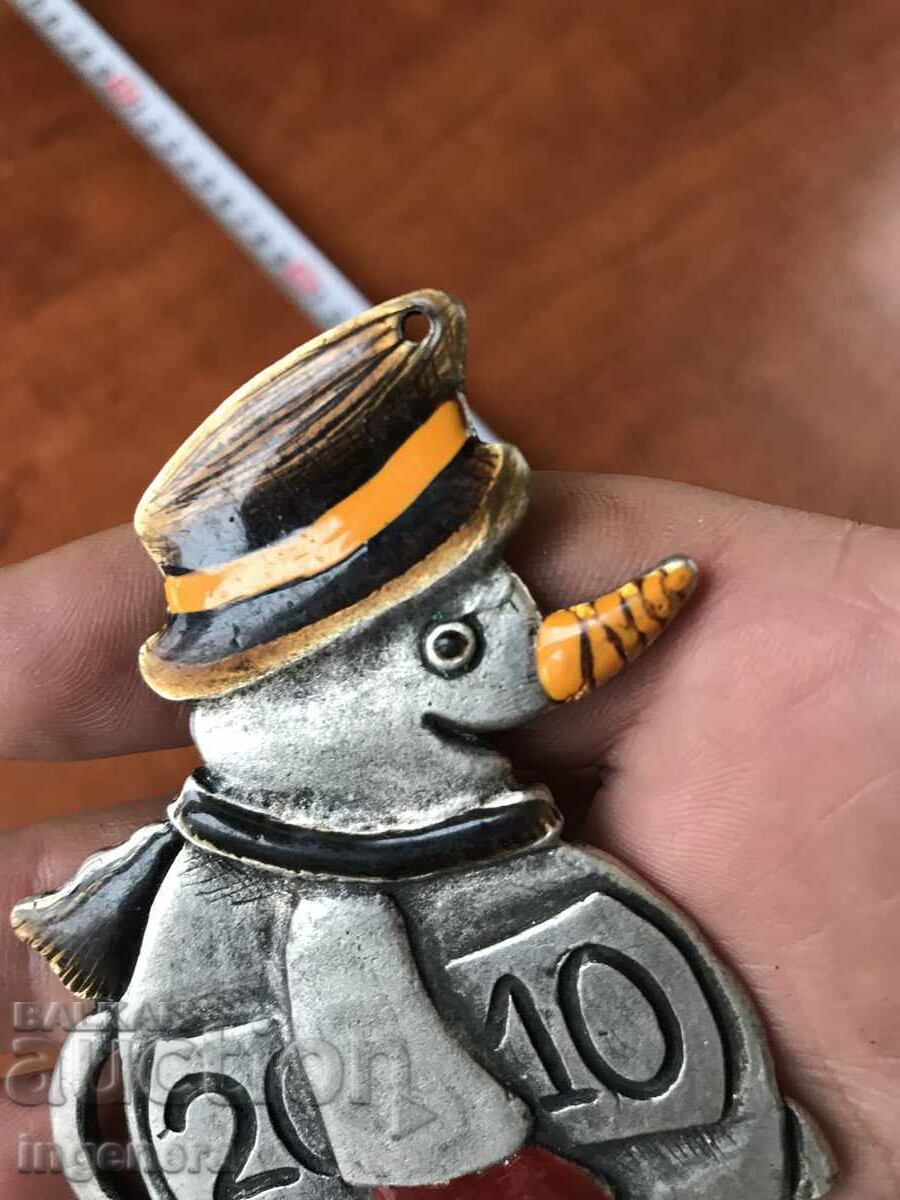 PENDANT SUVENIR METAL SMALT 2010 cu preț 8.00 BGN | € 4.09