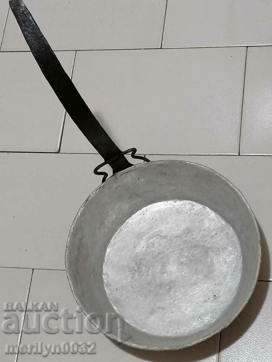 Delivery of Old copper pan, copper, tray, copper vessel Delivery of Old copper pan, copper, tray, copper vessel