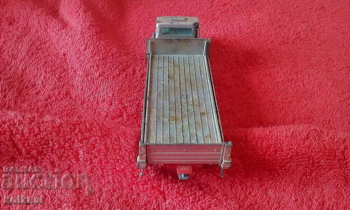 Delivery of Small metal car model truck siku volvo 12 Delivery of Small metal car model truck siku volvo 12