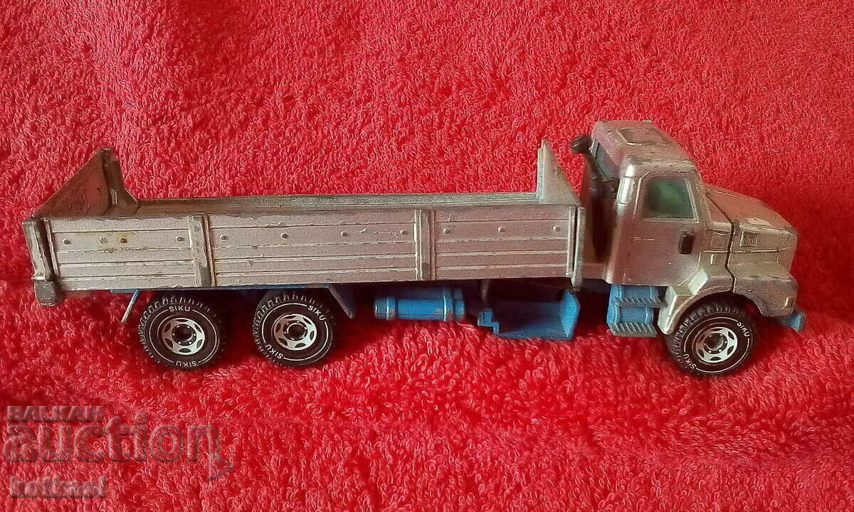 Small metal car model truck siku volvo 12 - 5 Small metal car model truck siku volvo 12 - 5