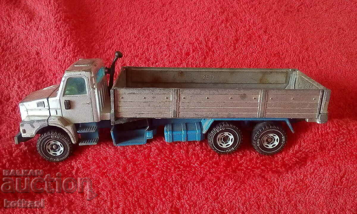 Small metal car model truck siku volvo 12 - 7 Small metal car model truck siku volvo 12 - 7