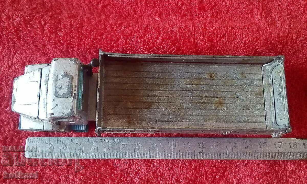 Small metal car model truck siku volvo 12 Small metal car model truck siku volvo 12