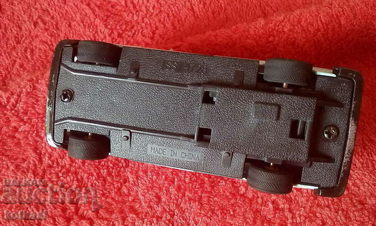 Auction Small metal car model Wartburg cina opening doors Auction Small metal car model Wartburg cina opening doors