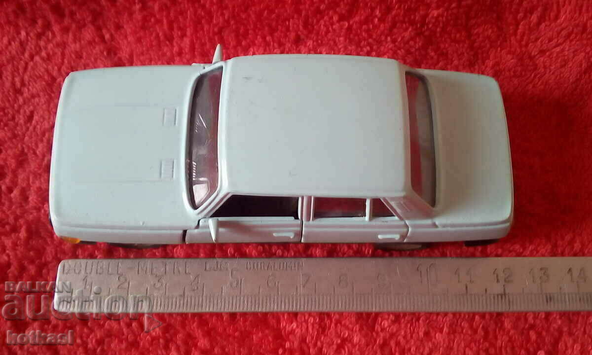 Small metal car model Wartburg cina opening doors Small metal car model Wartburg cina opening doors