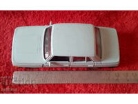 Small metal car model Wartburg cina opening doors