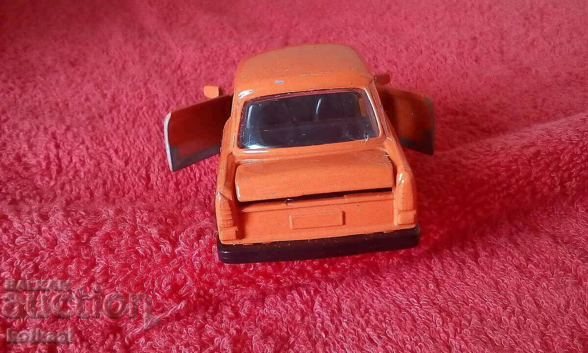 Mașină mică din metal model Trabant 601-S cu deschidere uși cu preț € 13.50 | 26.40 BGN