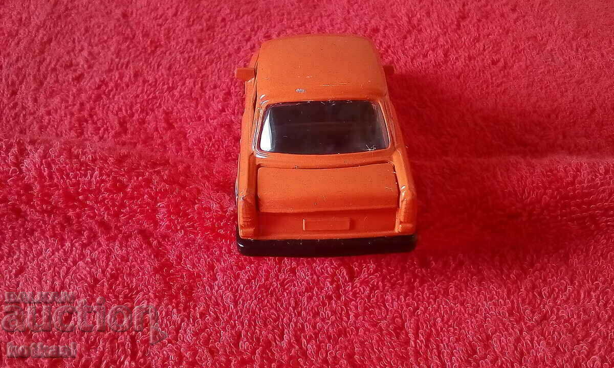 Доставка на Малка метална кола модел Трабант 601-S отварящи се врати Доставка на Малка метална кола модел Трабант 601-S отварящи се врати