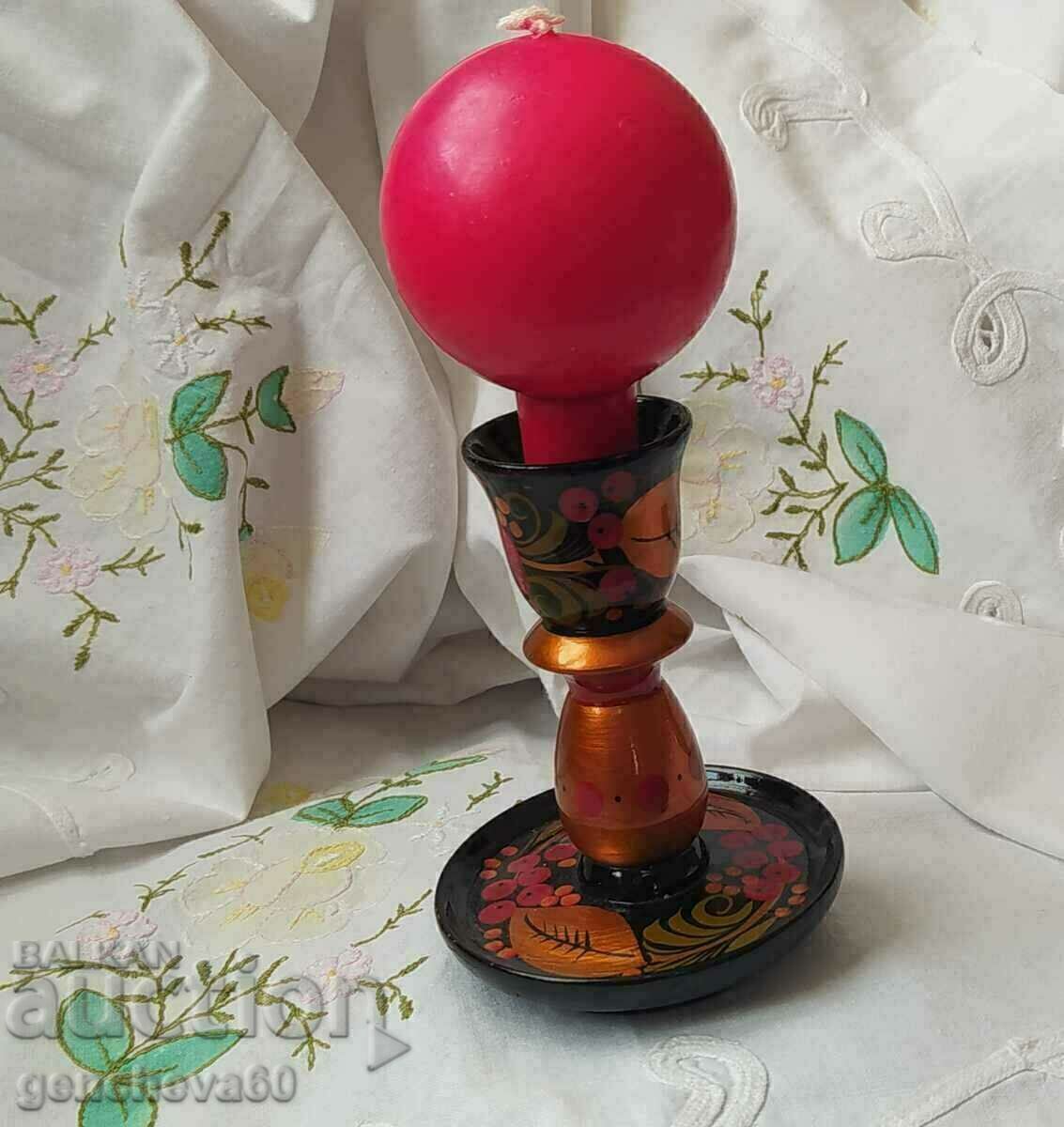 Frumos pictură sfeșnic și lumânare Frumos pictură sfeșnic și lumânare