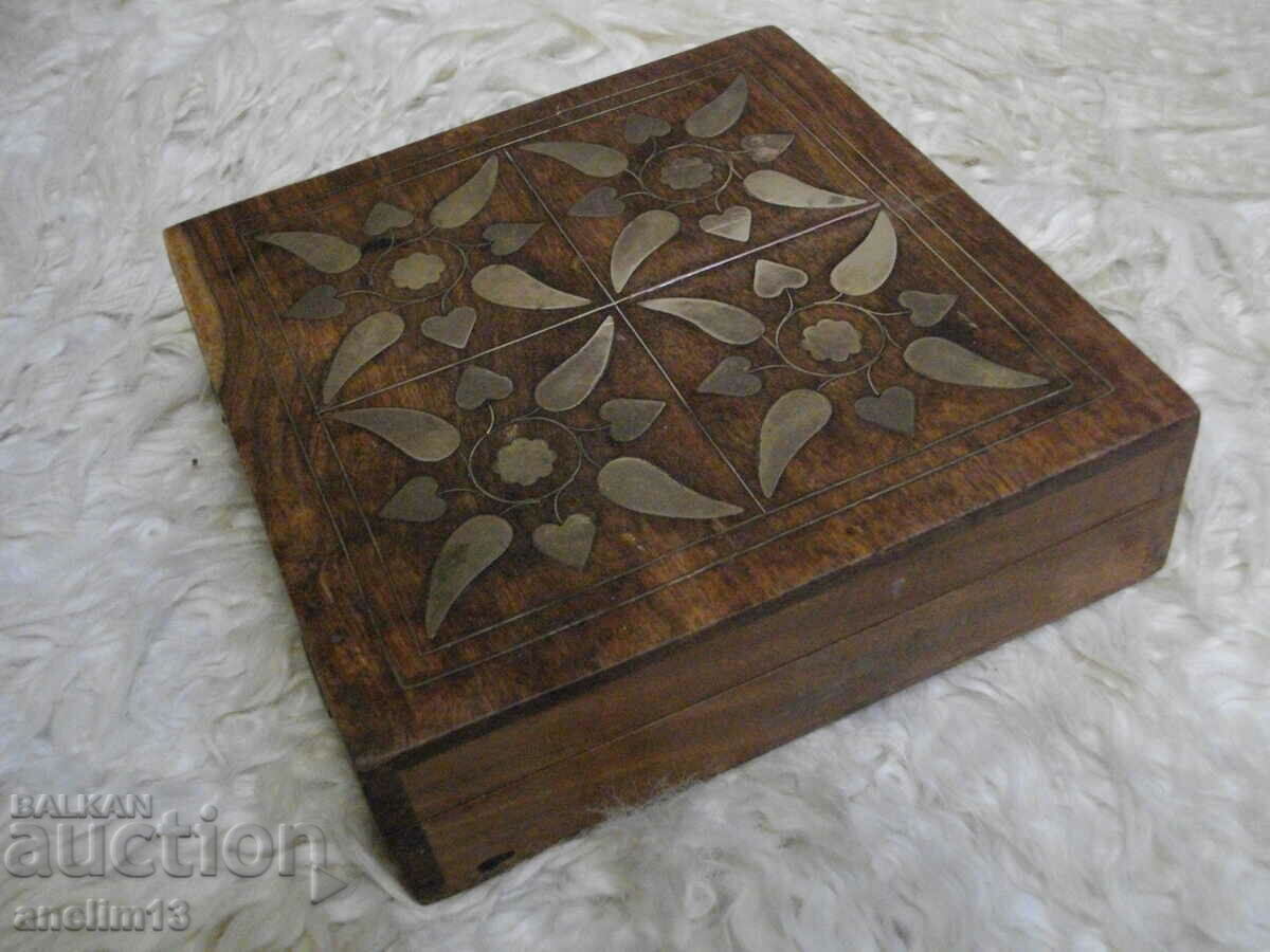 Auction OLD WOODEN JEWELRY BOX Auction OLD WOODEN JEWELRY BOX