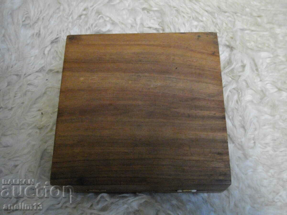 OLD WOODEN JEWELRY BOX - 6 OLD WOODEN JEWELRY BOX - 6
