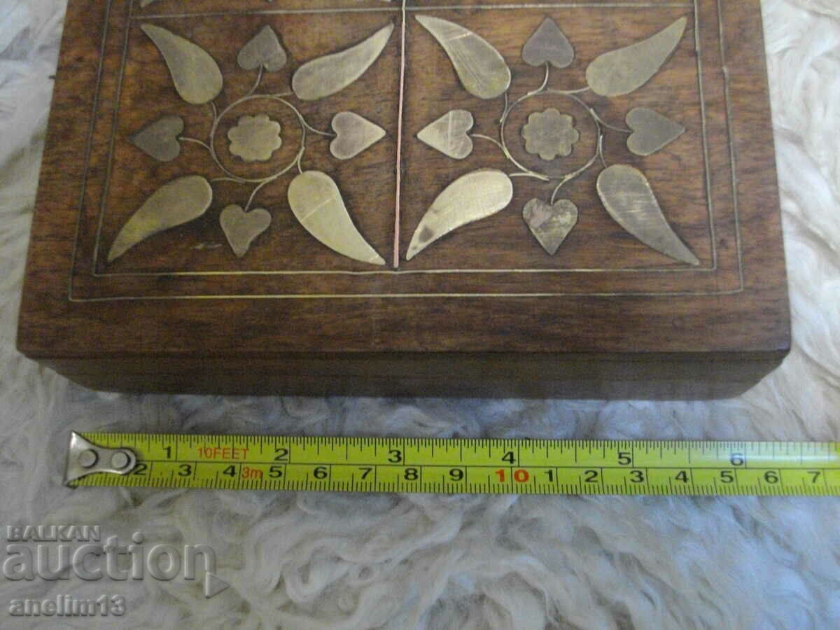 OLD WOODEN JEWELRY BOX - 7 OLD WOODEN JEWELRY BOX - 7