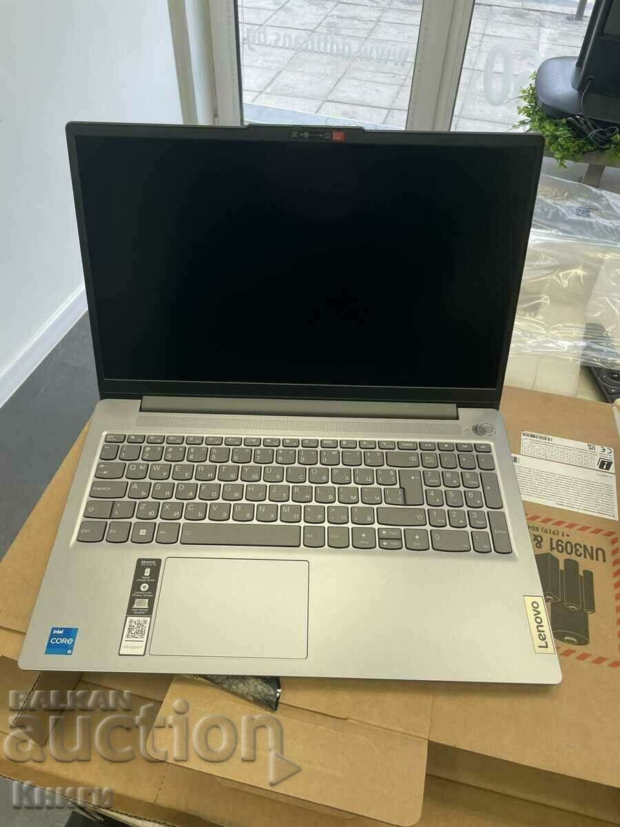 Lenovo IdeaPad Slim 3 15IAH8 laptop