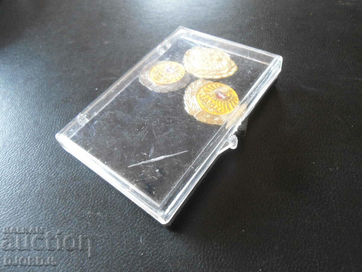 Δημοπρασία Παλιά κονκάρδες, 3 τεμάχια Δημοπρασία Παλιά κονκάρδες, 3 τεμάχια