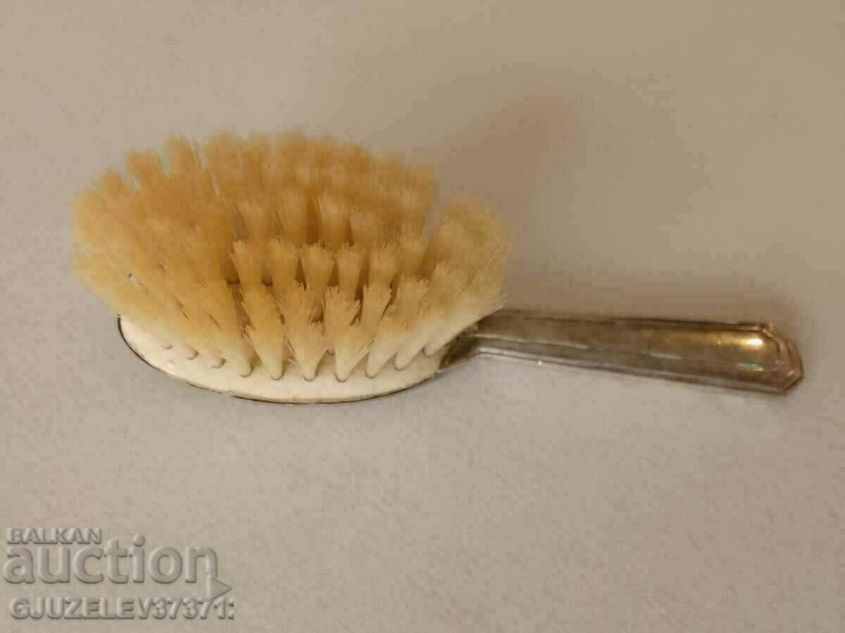 Delivery of Silver-plated clothes brush Delivery of Silver-plated clothes brush