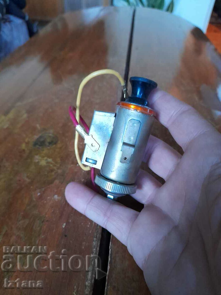 Old car lighter with price 25.00 BGN | € 12.78 Old car lighter with price 25.00 BGN | € 12.78