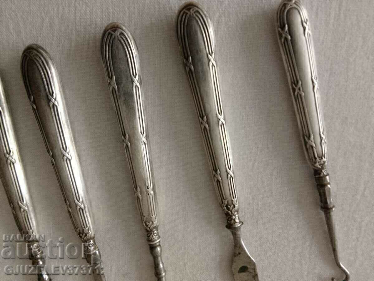 Delivery of Art Nouveau manicure set
