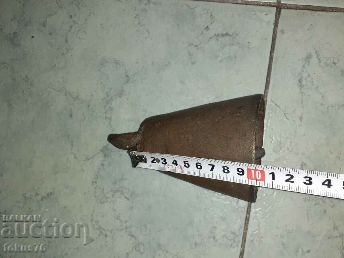 Ένα μεγάλο χάλκινο κουδούνι chan χτυπά ένα κουδούνι - 5 Ένα μεγάλο χάλκινο κουδούνι chan χτυπά ένα κουδούνι - 5