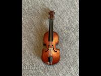 Мини модел на цигулка