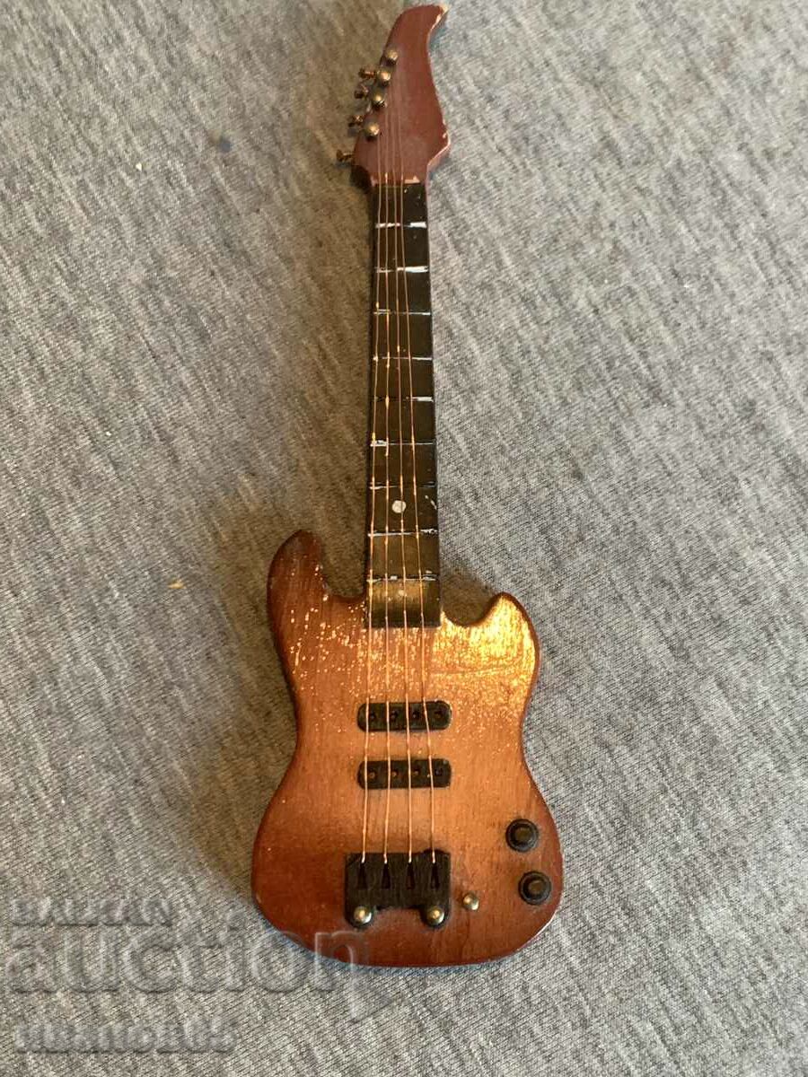 Мини модел на  китара