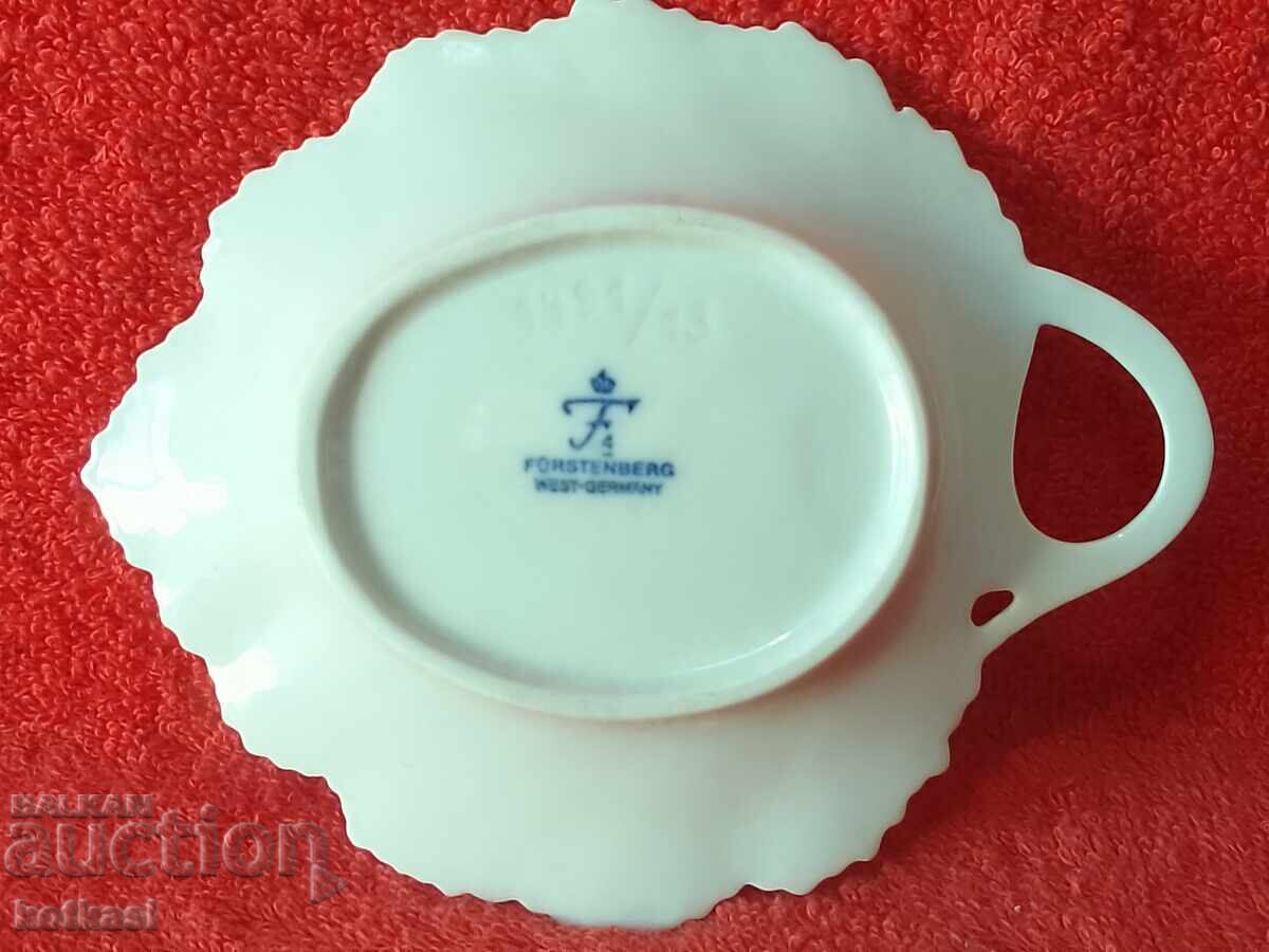 Old porcelain bowl plate figure leaf Furstenberg F - 5 Old porcelain bowl plate figure leaf Furstenberg F - 5