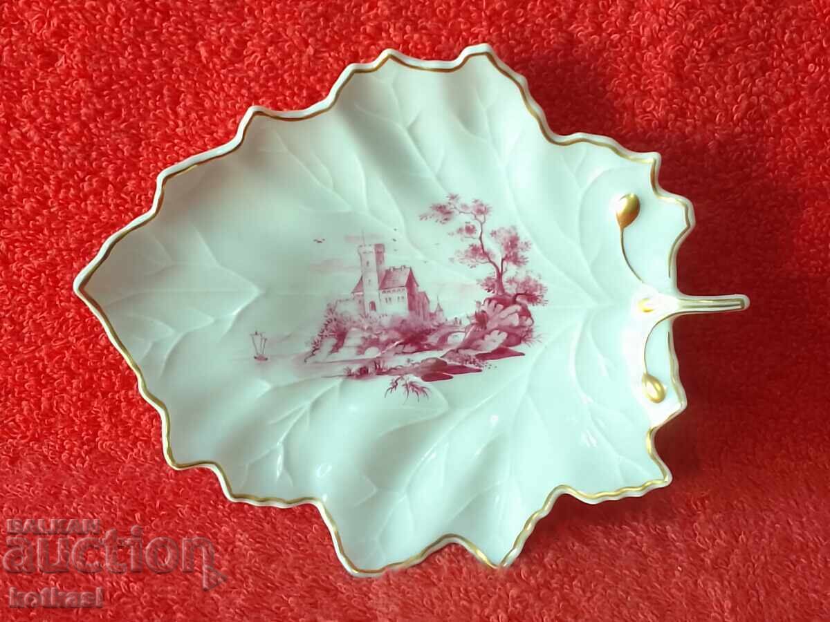 Old porcelain bowl figure leaf gilt castle Old porcelain bowl figure leaf gilt castle