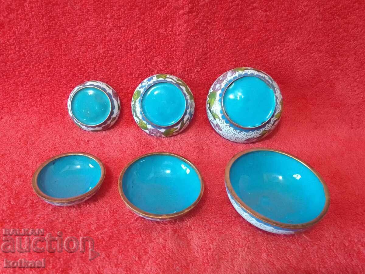 Аукцион Три метални месингови кутии за бижута клозоне клетъчен емайл Аукцион Три метални месингови кутии за бижута клозоне клетъчен емайл