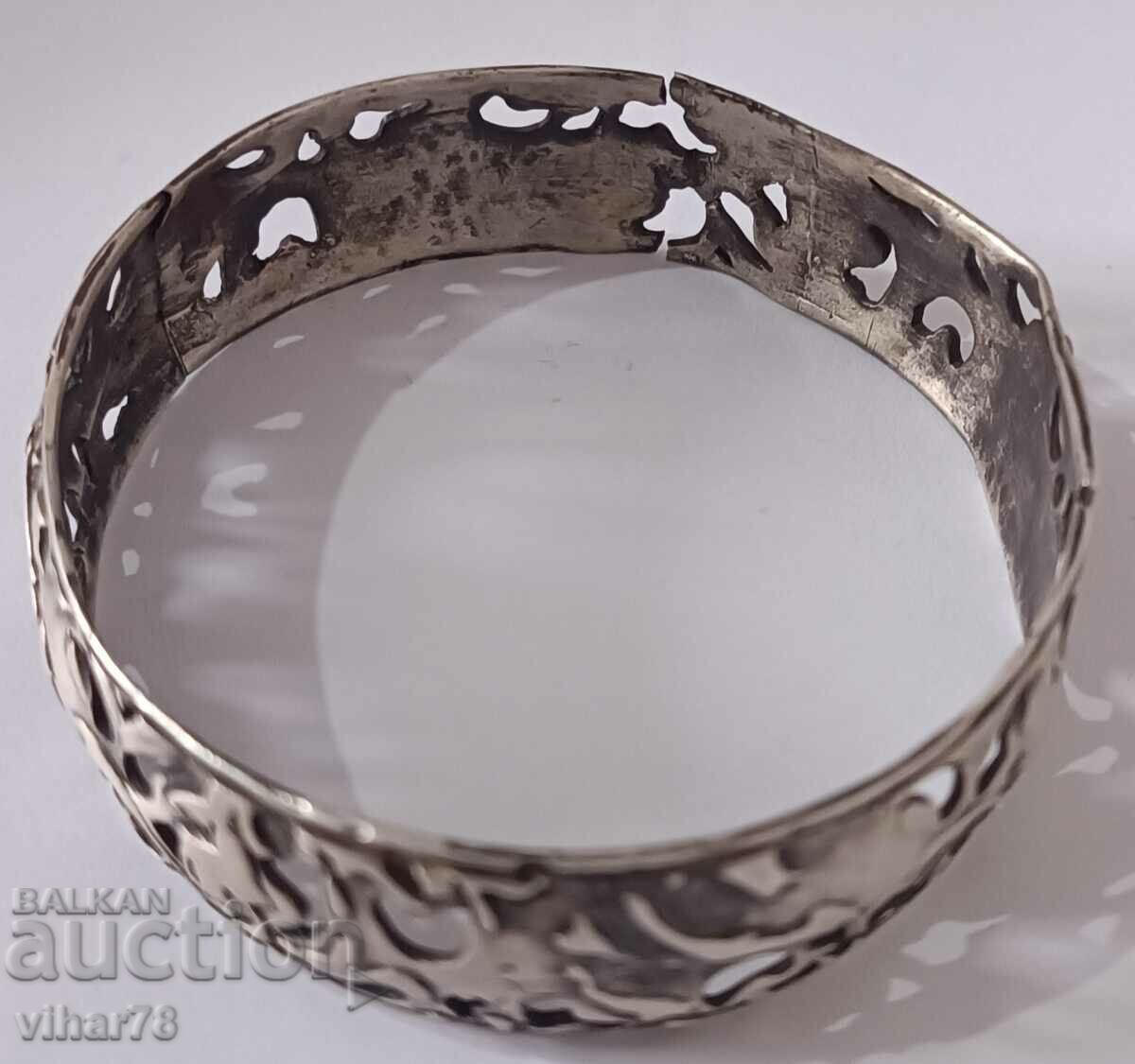 Delivery of silver bracelet Delivery of silver bracelet