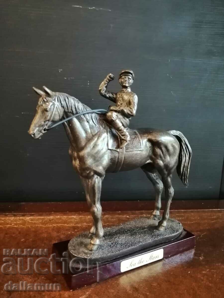 колекционерска статуетка кон с жокей