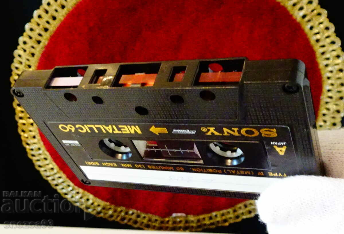 Delivery of Sony Metallic audio cassette with Elton John. Delivery of Sony Metallic audio cassette with Elton John.