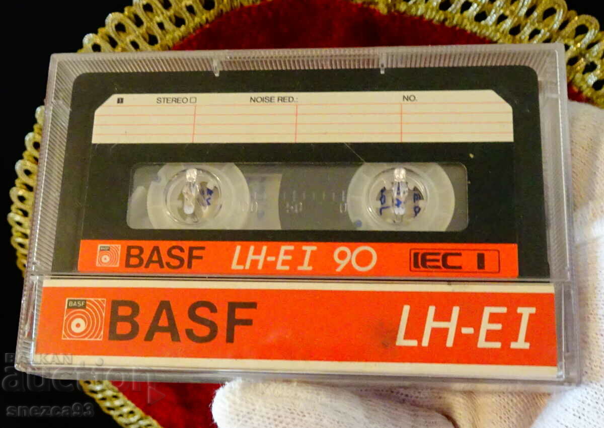 Casetă audio BASF LH-EI 90 cu Uriah Heep și Queen.