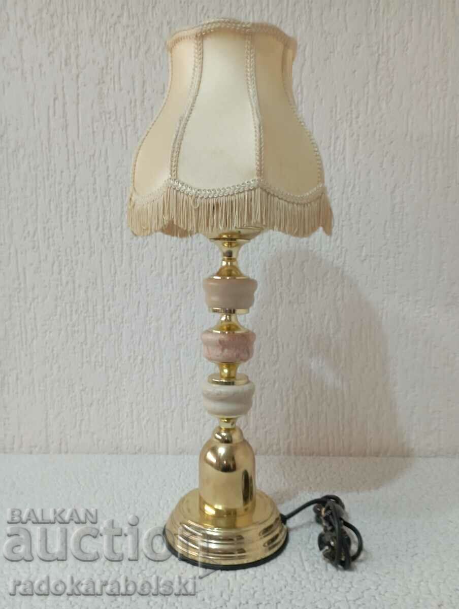 Голяма старинна красива лампа