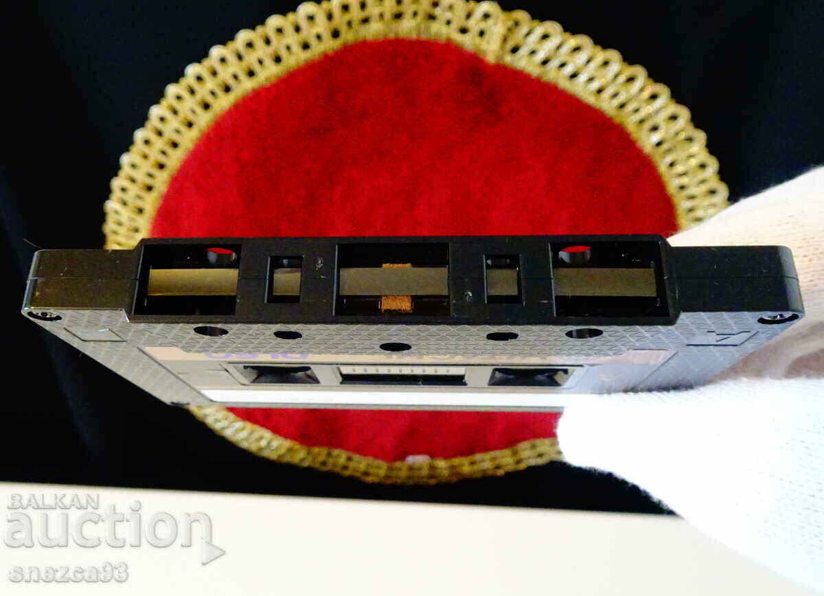 Delivery of Hitachi DL60 audio cassette with DORO. Delivery of Hitachi DL60 audio cassette with DORO.