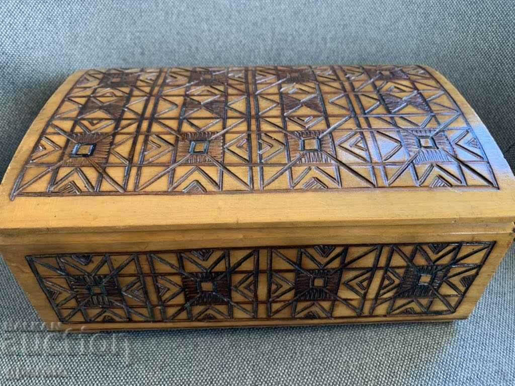 Frumoasă cutie de bijuterii din lemn-7