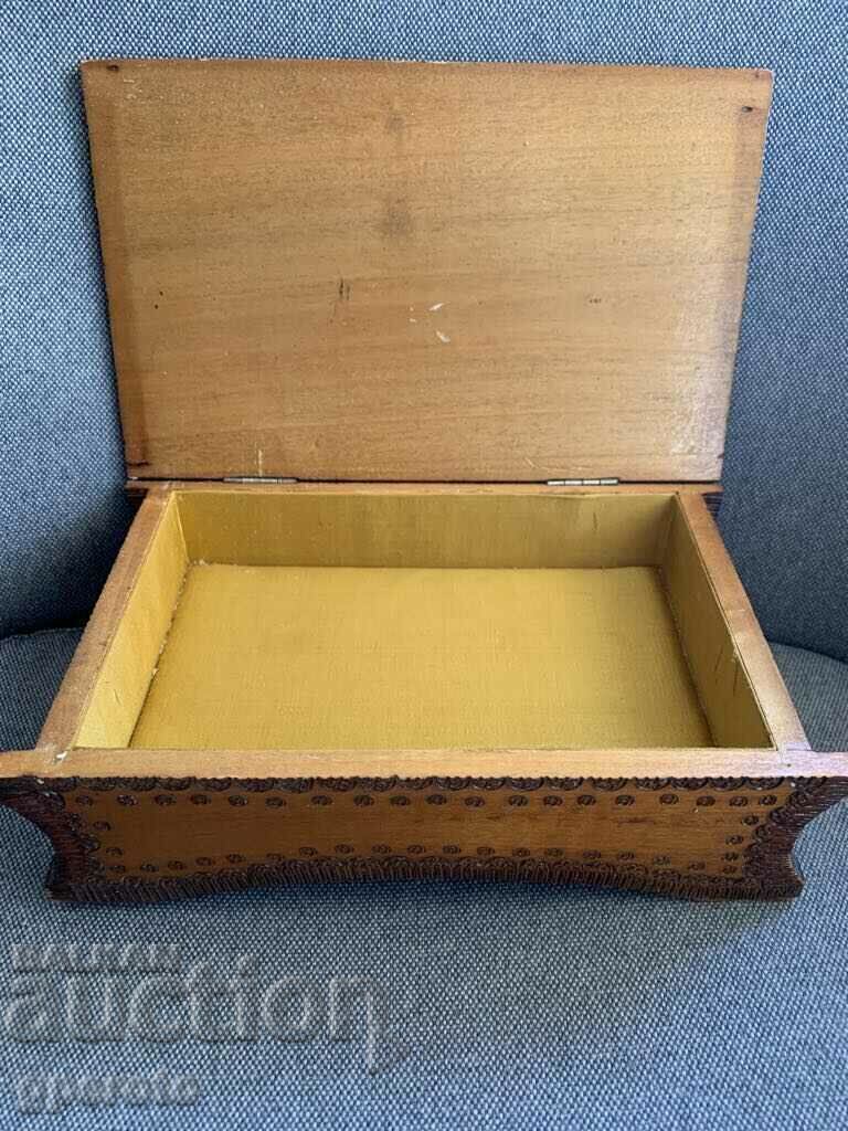 Auction  Beautiful wooden jewelry box-8