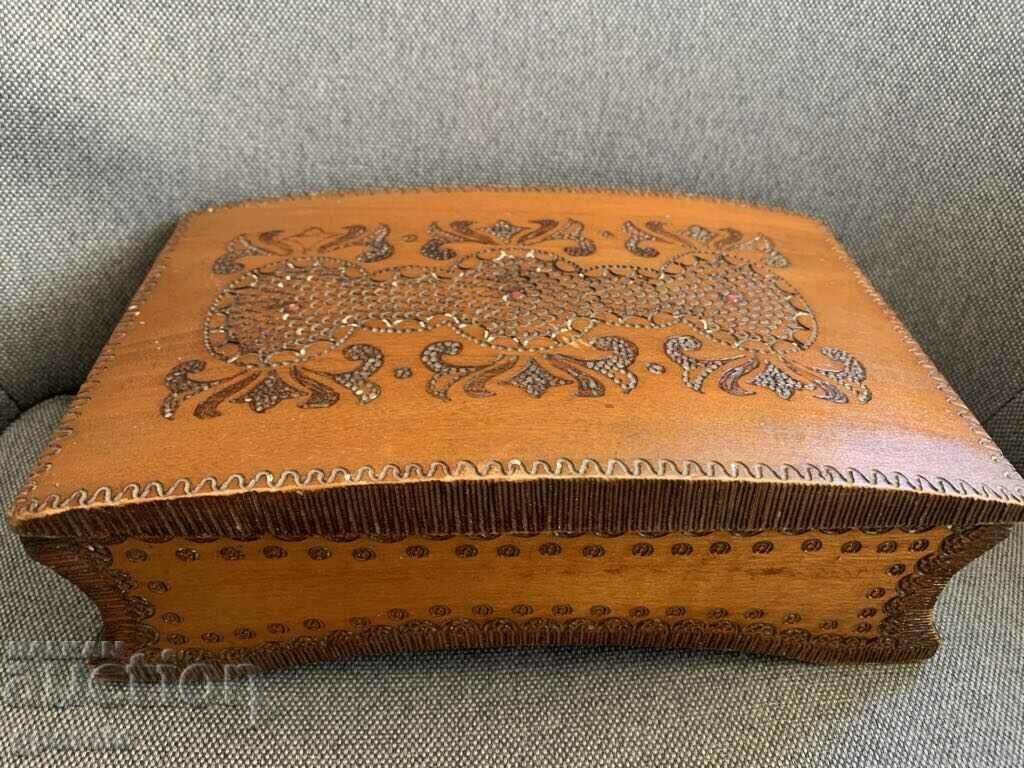 Beautiful wooden jewelry box-8