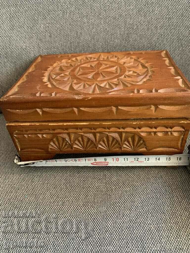 Красива дървена кутия за бижута-10