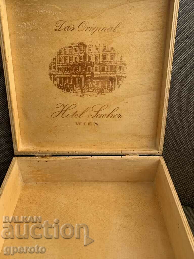 Стара оригинална кутия за торти от хотел"Сахер"-Виена
