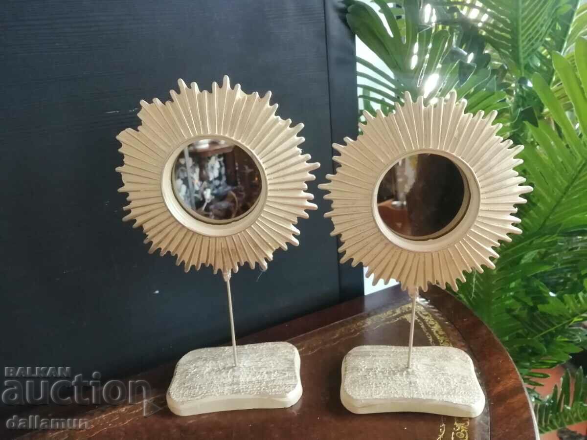 Auction a pair of fancy mirrors for decor Auction a pair of fancy mirrors for decor