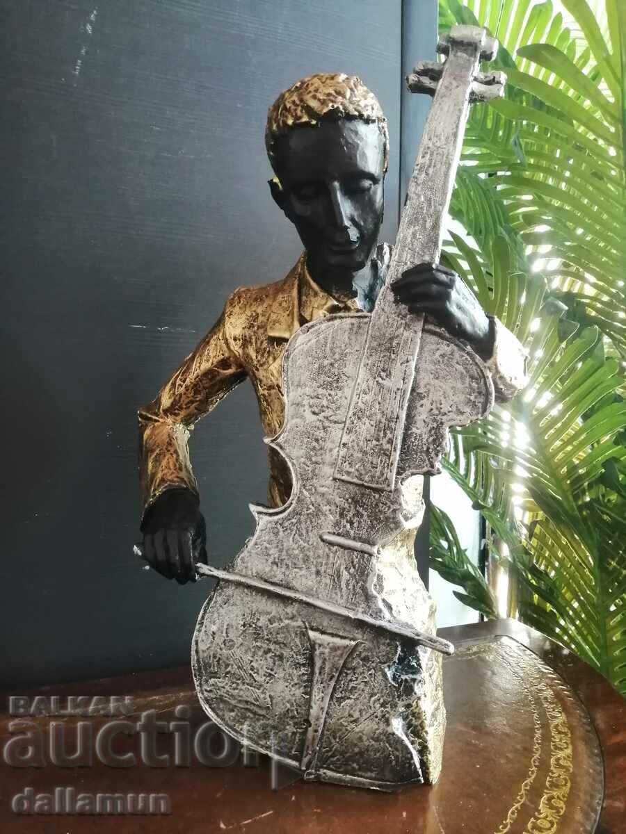 bust de statuetă decorativă al unui muzician