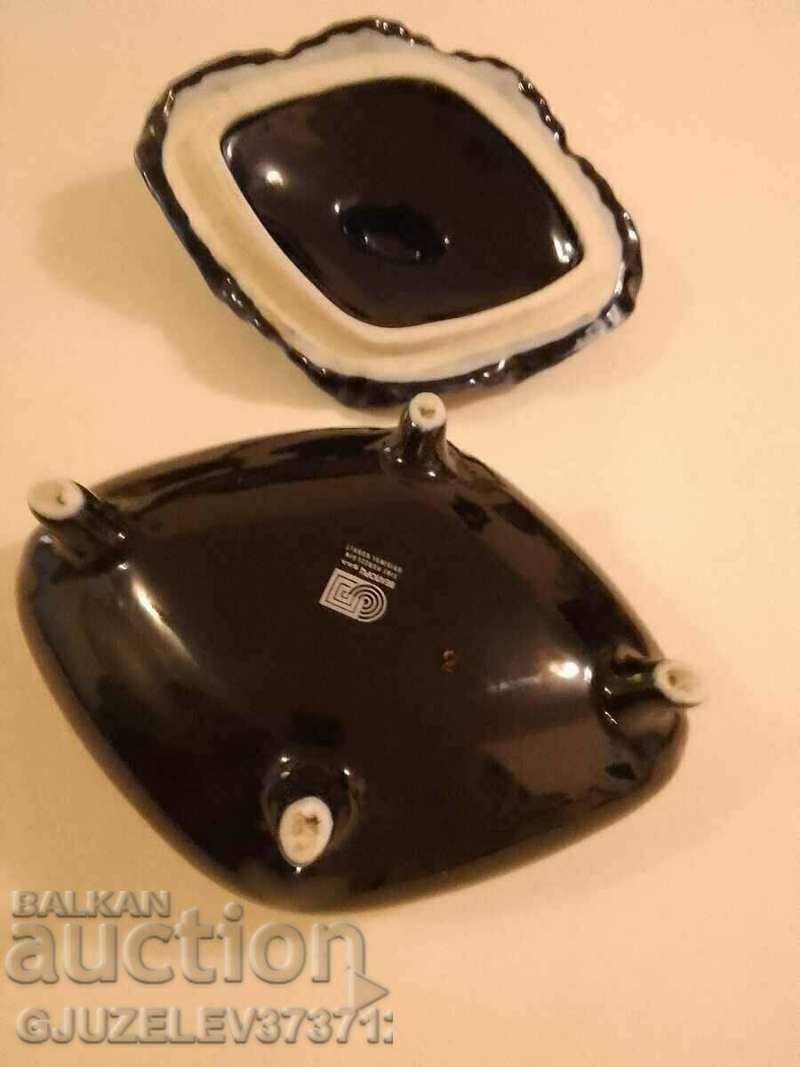 Delivery of cobalt and gilt porcelain bowl Delivery of cobalt and gilt porcelain bowl