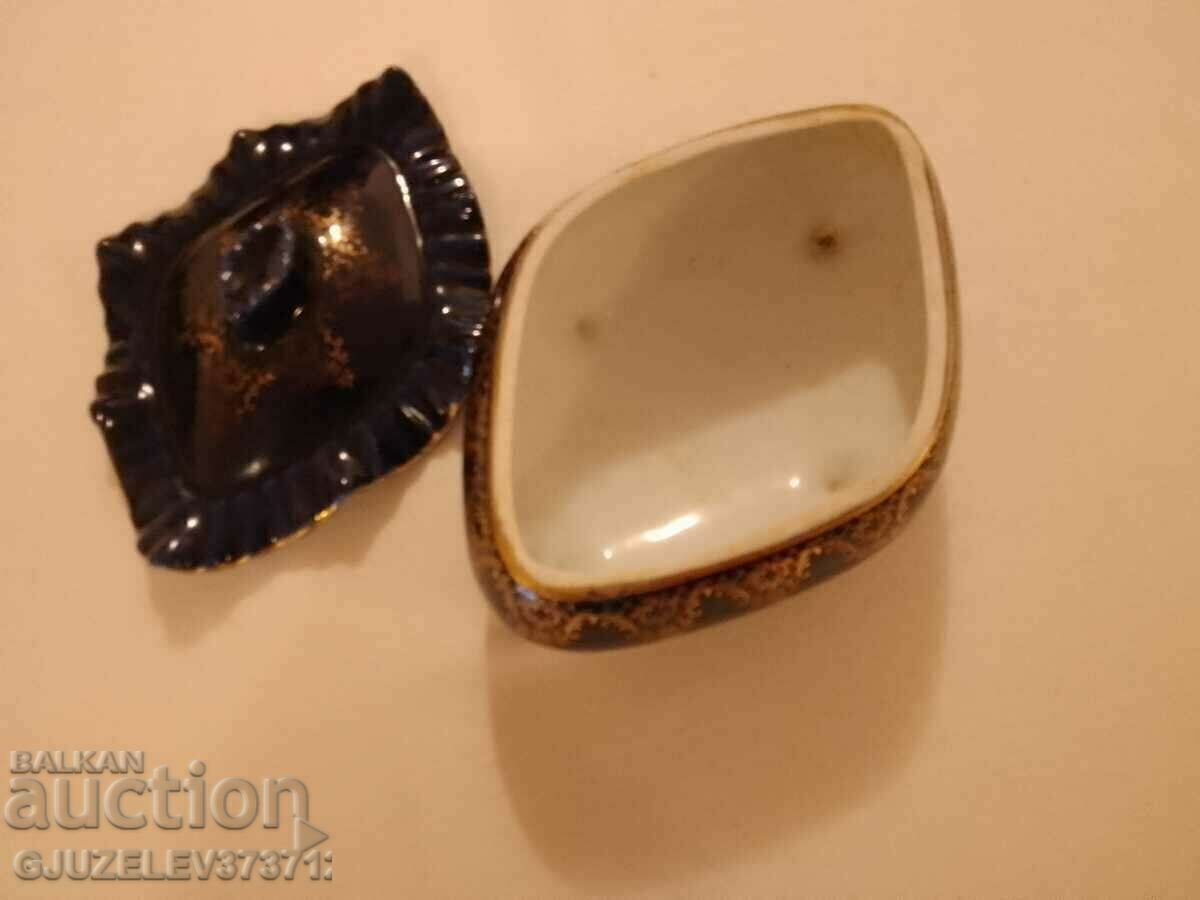 cobalt and gilt porcelain bowl - 7 cobalt and gilt porcelain bowl - 7
