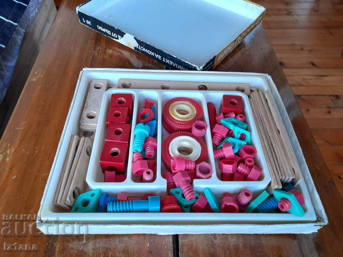 Old wooden construction kit, constructor with price 50.00 BGN | € 25.56 Old wooden construction kit, constructor with price 50.00 BGN | € 25.56