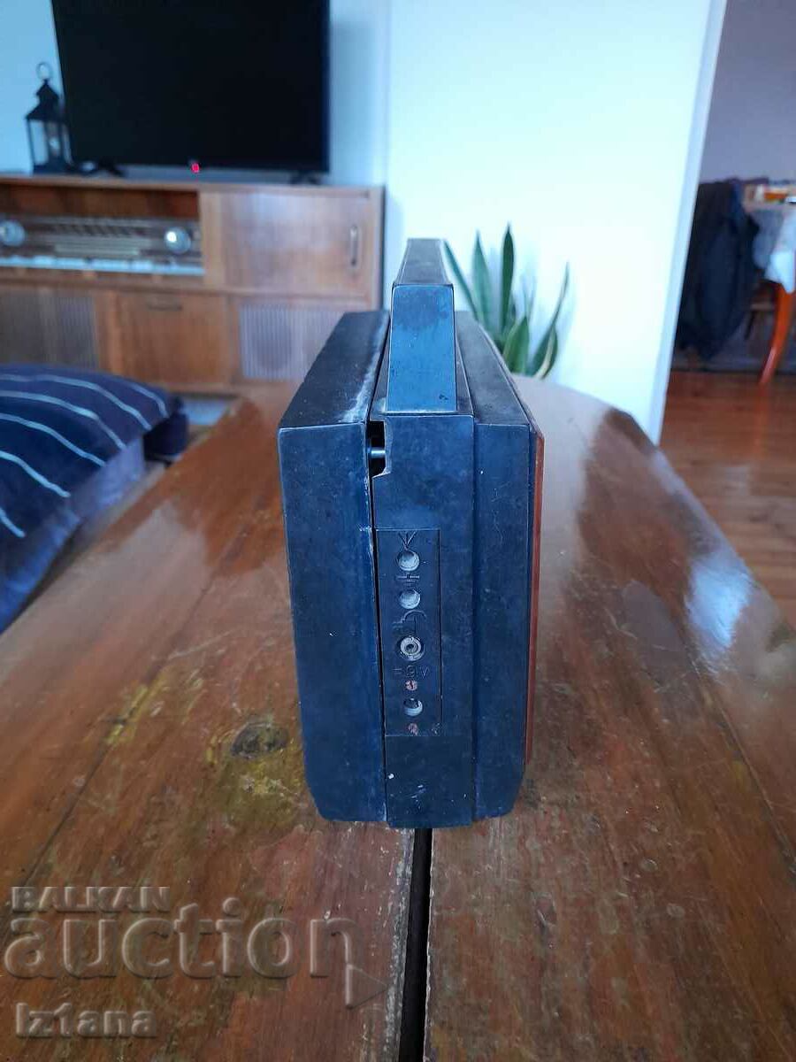 Old radio, Giala 404 radio receiver with price 30.00 BGN | € 15.34 Old radio, Giala 404 radio receiver with price 30.00 BGN | € 15.34