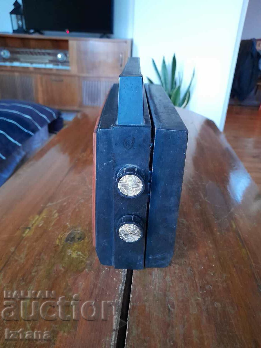 Delivery of Old radio, Giala 404 radio receiver Delivery of Old radio, Giala 404 radio receiver