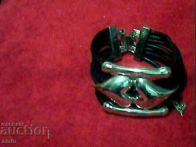 Παράδοση παλιό όμορφο δερμάτινο βραχιόλι επάργυρο πολύ βαρύ Παράδοση παλιό όμορφο δερμάτινο βραχιόλι επάργυρο πολύ βαρύ